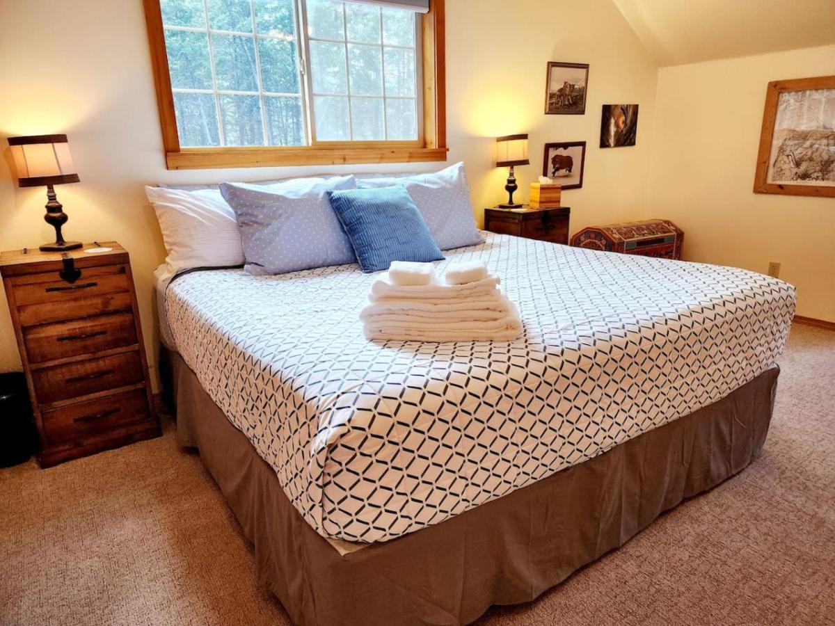Blacktail Cabin Hideaway With Hot Tub Lakeside Extérieur photo